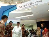 Kadispar Riau saat mengunjungi stand Garuda Indonesia di GATF 2018 yang berakhir kemarin