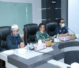 Asisten III Bidang Administrasi Umum T Zainuddin saat memimpin rapat.