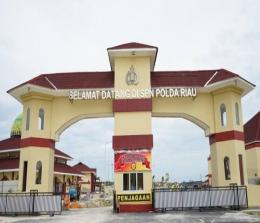 Gerbang masuk SPN Polda Riau.(foto: int)