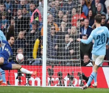 Momen Bernardo Silva mencetak gol kemenangan Manchester City. Foto: Getty Images/Sportsphoto/Allstar
