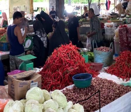 Harga cabai merah bukit di Pasar Belantik Siak naik (foto/Meri)