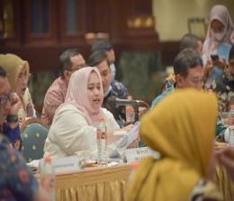Bupati Bengkalis Kasmarni saat rapat dengan Kementerian ATR/BPN di Jakarta (foto/ist)