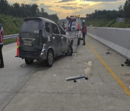 Mobil Toyota Avanza BM 1596 LM bawa 11 penumpang kecelakaan di Tol Pekanbaru-Bangkinang (foto/int)