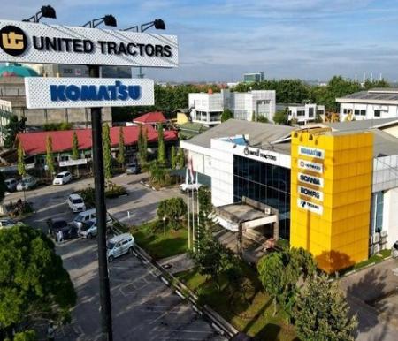 Kantor United Tractors Cabang Pekanbaru yang berada di Jalan Soekarno Hatta, Payung Sekaki, Kota Pekanbaru