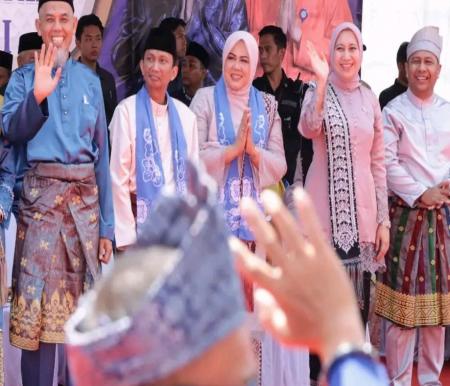 Bupati Rezita Beri Semangat Kafilah Inhu yang MTQ ke-42 tingkat Provinsi Riau (foto/andri)