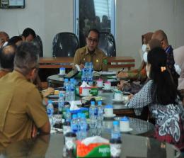 Wabup Inhu Junaidi bersama pihak BPK RI Perwakilan Riau.(foto: andri/halloriau.com)