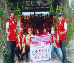 Foto bersama Relawan Tionghoa Peduli Covid-19 dengan para Pengurus dan anggota IGTKI Tenayan Raya.