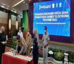 Penandatanganan perjanjian kerjasama tentang layanan sistem administrasi manunggal satu atap elektronik (Samsat elektronik) Provinsi Riau, secara online