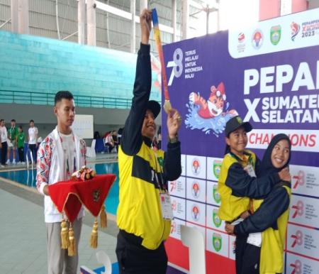 Emas pertama Riau disumbangkan oleh atlet renang Latifah Fitri di Peparpenas 2023 (foto/rahmat)