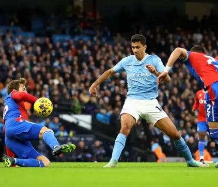 Manchester City Gagal Menang Lawan Crystal Palace, Kebobolan Detik-detik Terakhir Foto: REUTERS/CARL RECINE