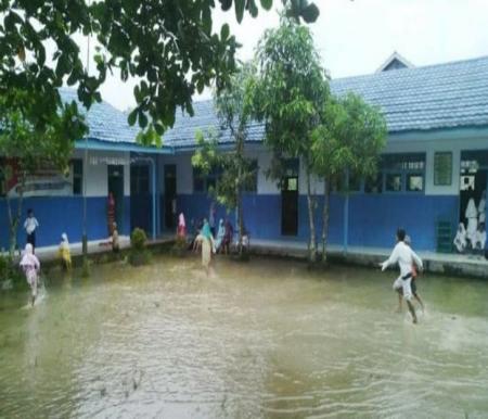 Ilustrasi sekolah di sejumlah daerah Provinsi Riau terdampak banjir (foto/int) 