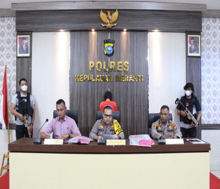 Polres Kepulauan Meranti saat melakukan konferensi pers terkait kasus pemerkosaan