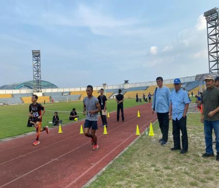 Iskandar Hoesin meninjau kesiapan atlet Riau untuk ke PON XXI Aceh-Sumut (foto/int)