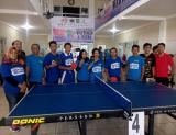 Pemenang dan peserta Turnamen Pingpong PWI Cup 2019 foto bersama.