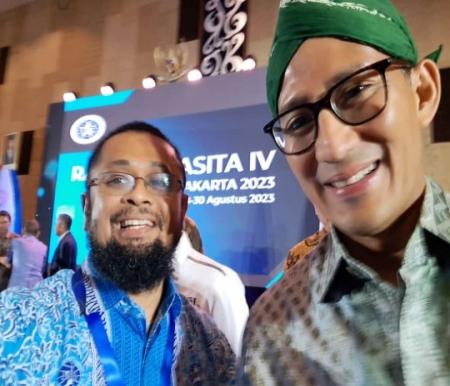Ketua Asita Riau, Dede Firmansyah (kiri) saat bersama Menteri Pariwisata Sandiaga Uno (foto/ist)