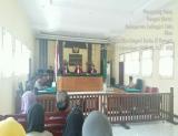 Sidang class Action di Pengadilan Negri Rengat Klas II yang dipimpin oleh ketu Majelis Hakim Omori Sitorus SH didampingi hakim anggota Debora Manullang SH dan Imannuel MP Sirait SH.