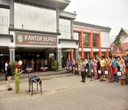 Pelantikan anggota PPS desa/kelurahan di halaman Kantor Bupati (foto/Andri)