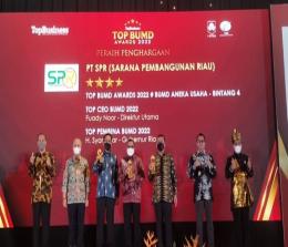 Jadi salah satu kepala daerah terbaik, Gubernur Riau dapat penghargaan Top Pembiana BUMD.