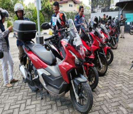 Sejumlah bikers Honda ADV mengikuti kegiatan event komunitas bersama Capella Honda Riau.(foto: istimewa)