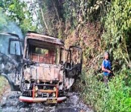 Tiga mobil polisi dibakar KKB Papua (foto/int)