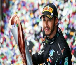 Lewis Hamilton menambah satu lagi koleksi gelar juara dunia F1 miliknya. Foto: CNNIndonesia