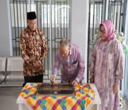 Rektor Universitas Islam Riau Syafrinaldi saat peresmian Laboratorium Bioteknologi Fakultas Pertanian (Faperta), Selasa (19/12/2023).