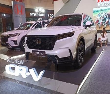 Honda All New CR-V dalam pameran di Mal SKA Pekanbaru.
