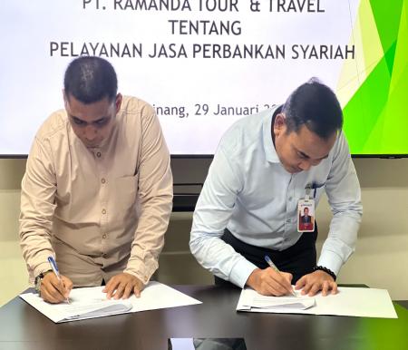 BRK Syariah Tanjungpinang Pamedan lakukan PKS dengan Ramanda Tour dan Travel (foto/int)