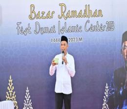 Walikota Dumai H Paisal memperkenalkan Bubur Lambok Idaman, makanan khas buka puasa di DIC.(foto: bambang/halloriau.com)