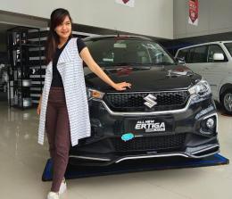 Sales counter Suzuki SM Amin, Pekanbaru disamping Suzuki All New Ertiga