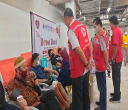 Para pendonor kegiatan baksos donor darah PSMTI Riau bersama PMI Pekanbaru.(foto: bayu/halloriau.com)