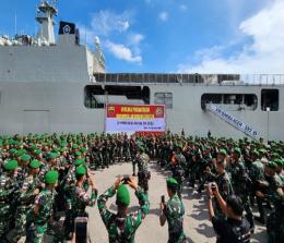 Proses pelepasan 450 Prajurit Yonif 132/BS untuk bertugas ke Papua.(foto: bambang/halloriau.com)