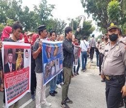 Pedagang demo di DPRD Pekanbaru, menolak PT ASS jadi pengelola Pasar Bawah (foto/mimi)