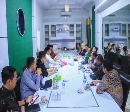 Pertemuan Bupati kepulauan Meranti dan sejumlah pejabat wakil Ketua Komisi Pemberdayaan Ekonomi Umat Majelis Ulama Indonesia (MUI) Amsori Thohir