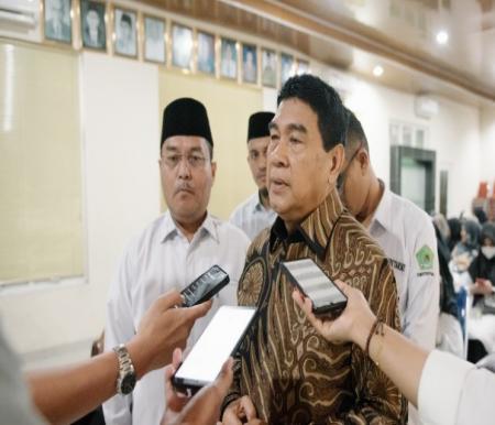 Anggota DPR RI, Achmad saat menampung aspirasi PPPK di Kanwil Kemenag Riau (foto/ist)