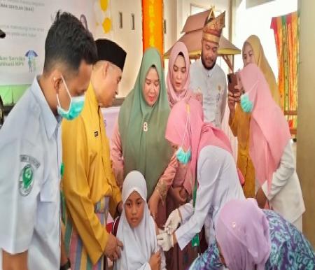 Diskes Rohil launching pencanangan antigen baru vaksin HPV dan Rotavirus ke siswa Sekolah Perguruan Setia Budi di Bagansiapiapi (foto/zal)