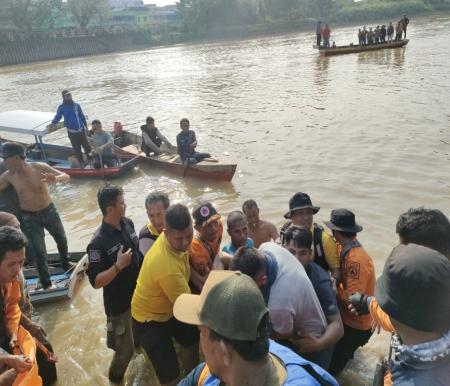 Tim SAR gabungan menemukan korban kedua yang tenggelam di Sungai Pagar Inhu.(foto: mcr)