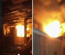 Kondisi api saat kebakaran pasar terapung Tembilahan,Foto: unggahan akun Facebook Muhammad Arsya Arbain