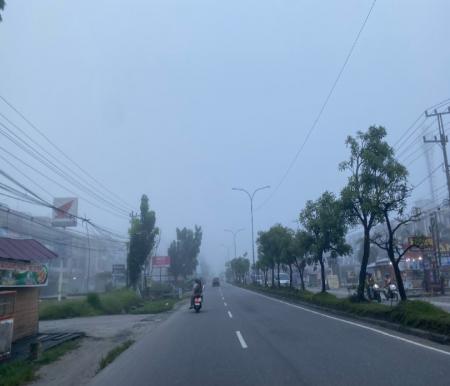 Kota Pekanbaru diselimuti kabut (foto/yuni)