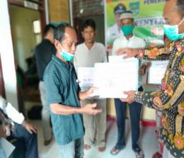 Pemdes Sialang Jaya, Kecamatan Rabah, salurkan Bantuan Langsung Tunai Dana Desa tahap II tahun 2020 kepada 95 Keluarga Penerima Manfaat.