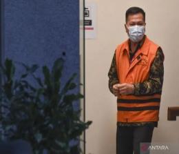 KPK serahkan barang bukti dan tersangka suap Eks Kepala Kanwil BPN Riau (foto/int)
