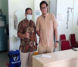 Humas BPJS Kesehatan Cabang Dumai, Muhammad Syafriadi (kiri) foto bersama dr Andes (foto/ist)