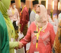 Bupati Bengkalis, Kasmarni saat menghadiri launching Bank Riau Kepri Syariah oleh Wapres RI, Ma