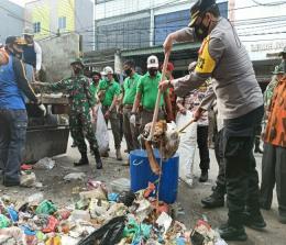 Polda Riau usut kasus sampah yang menumpuk.