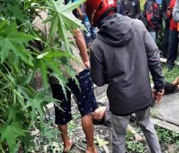Warga geger penemuan jasad pria di pinggir jalan Pekanbaru yang ternyata mahasiswa (foto/bayu)