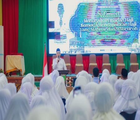 Walikota Paisal menyampaikan kata sambutan pada acara walimatus safar CJH Kota Dumai di gedung pendopo (foto/bambang)