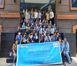 XL Axiata West Region mendapat kunjungan 30 mahasiswa peserta program IE-FAIR 2023 dari berbagai daerah di Indonesia, Senin (6/3).(foto: istimewa)