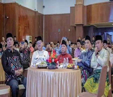 Wako Dumai Paisal bersama Asisten I Pemprov Riau hadiri launching MTQ Provinsi Riau ke XLII di Kota Dumai (foto/bambang)