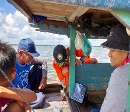 Kelompok Nelayan Tuna Tanjung Palas, Kota Dumai menggunakan Fish Finder Bantuan Pertamina untuk menangkap ikan.