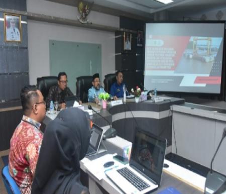 Ombudsman RI perwakilan Riau bersama Staf Ahli Setdakab Bengkalis, Bustami HY.(foto: zulkarnaen/halloriau.com)